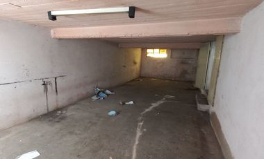 Propiedad para emprendimiento (Edificio, locales comerciales, depósitos) a 3 cuadras de Av. Edén.