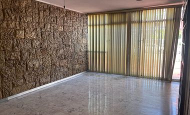 Casa en Renta en Ladrón de Guevara Guadalajara – Ideal para Oficinas, Consultorios o Notaría