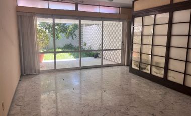 Casa en Renta en Ladrón de Guevara Guadalajara – Ideal para Oficinas, Consultorios o Notaría