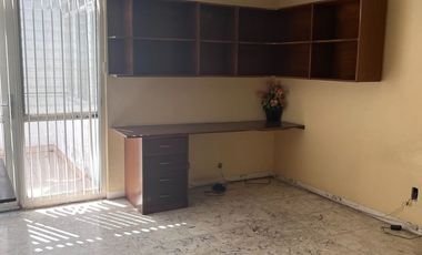 Casa en Renta en Ladrón de Guevara Guadalajara – Ideal para Oficinas, Consultorios o Notaría