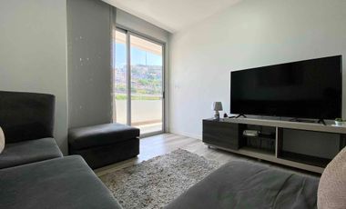 Departamento amoblado en alquiler, Santana Lofts, Puerto Santa Ana. Vista panorámica al cerro.