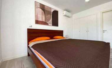 Departamento amoblado en alquiler, Santana Lofts, Puerto Santa Ana. Vista panorámica al cerro.