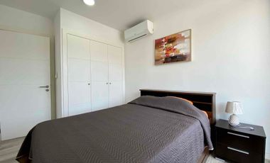 Departamento amoblado en alquiler, Santana Lofts, Puerto Santa Ana. Vista panorámica al cerro.