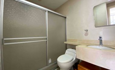 Departamento amoblado en alquiler, Santana Lofts, Puerto Santa Ana. Vista panorámica al cerro.