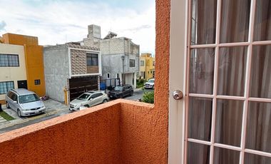 Casa en venta en Toluca, Conjunto Habitacional Las Bugambilias