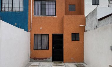 Casa en venta en Toluca, Conjunto Habitacional Las Bugambilias