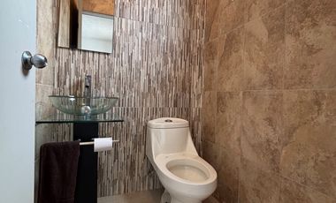 Casa en venta en Toluca, Conjunto Habitacional Las Bugambilias