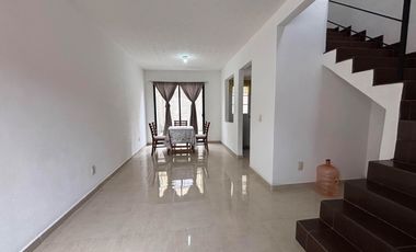 Casa en venta en Toluca, Conjunto Habitacional Las Bugambilias
