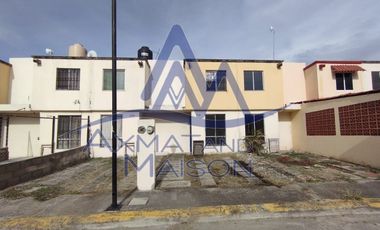 Casa En Venta En Lomas Del Manantial, Xochitepec, Morelos. Recuperación Bancaria.