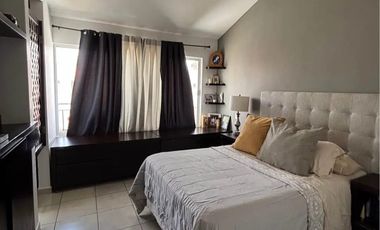 CASA EN VENTA CON TERRENO EXCEDENTE -- PUERTA DE PIEDRA