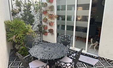 CASA EN VENTA CON TERRENO EXCEDENTE -- PUERTA DE PIEDRA