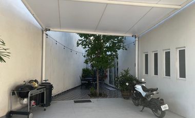 CASA EN VENTA CON TERRENO EXCEDENTE -- PUERTA DE PIEDRA