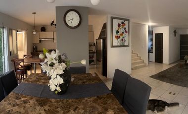 CASA EN VENTA CON TERRENO EXCEDENTE -- PUERTA DE PIEDRA