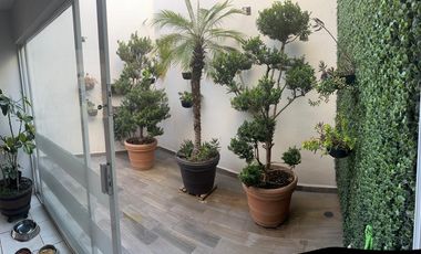 CASA EN VENTA CON TERRENO EXCEDENTE -- PUERTA DE PIEDRA