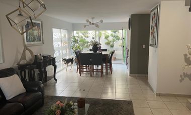 CASA EN VENTA CON TERRENO EXCEDENTE -- PUERTA DE PIEDRA