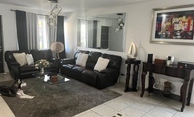 CASA EN VENTA CON TERRENO EXCEDENTE -- PUERTA DE PIEDRA