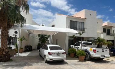 CASA EN VENTA CON TERRENO EXCEDENTE -- PUERTA DE PIEDRA