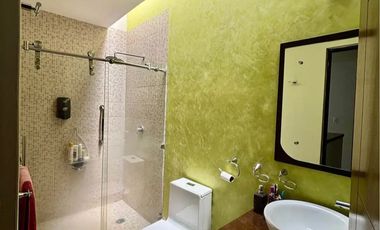 CASA EN VENTA CON TERRENO EXCEDENTE -- PUERTA DE PIEDRA