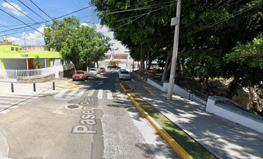 No es suerte, es estrategia inmobiliaria!! Venta de Hermosa Casa En Remate Bancario En Colonia Jardines del Country, Guadalajara Jal.