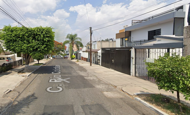 Tu futuro hogar empieza con una decisión inteligente!! Venta De Hermosa Casa En Remate Bancario En Colonia Colinas de Las Águilas, Zapopan Jal.