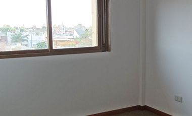 VENTA: Depto semipiso 3 amb con cochera en Villa Ballester a 2 cuadras est Malaver