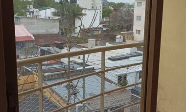 VENTA: Depto semipiso 3 amb con cochera en Villa Ballester a 2 cuadras est Malaver