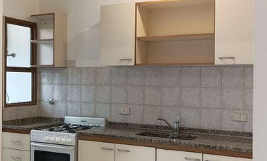 VENTA: Depto semipiso 3 amb con cochera en Villa Ballester a 2 cuadras est Malaver