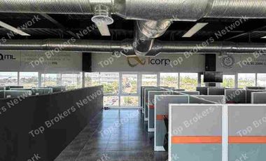 Edificio de uso comercial ubicado en El Marqués, Querétaro