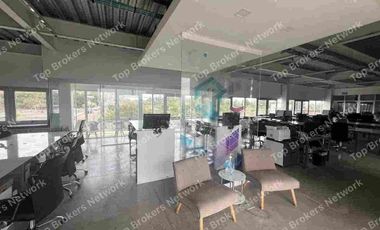 Edificio de uso comercial ubicado en El Marqués, Querétaro