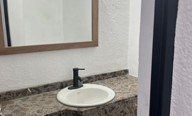 Rento excelente oficina a dos calles de  Plaza dorada y ave. 31 pte ubicadisima!  180 m2 de superficie $15,500