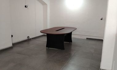 Rento excelente oficina a dos calles de  Plaza dorada y ave. 31 pte ubicadisima!  180 m2 de superficie $15,500