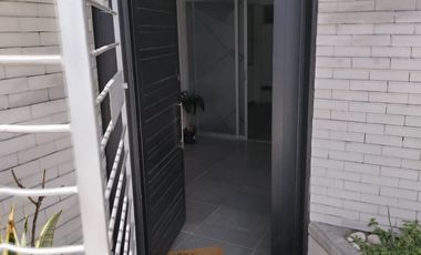 Rento excelente oficina a dos calles de  Plaza dorada y ave. 31 pte ubicadisima!  180 m2 de superficie $15,500