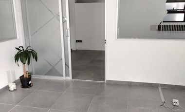 Rento excelente oficina a dos calles de  Plaza dorada y ave. 31 pte ubicadisima!  180 m2 de superficie $15,500