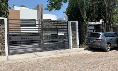 CASA EN RENTA EN JURICA CON ÁREA DE JUEGOS, BAR Y CUARTO DE SERVICIO