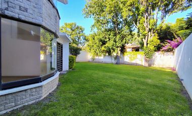 CASA EN RENTA EN JURICA CON ÁREA DE JUEGOS, BAR Y CUARTO DE SERVICIO