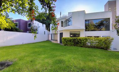 CASA EN RENTA EN JURICA CON ÁREA DE JUEGOS, BAR Y CUARTO DE SERVICIO