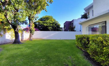 CASA EN RENTA EN JURICA CON ÁREA DE JUEGOS, BAR Y CUARTO DE SERVICIO