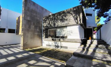 CASA EN RENTA EN JURICA CON ÁREA DE JUEGOS, BAR Y CUARTO DE SERVICIO