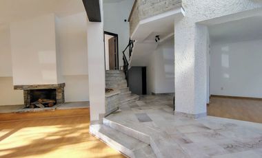 CASA EN RENTA EN JURICA CON ÁREA DE JUEGOS, BAR Y CUARTO DE SERVICIO