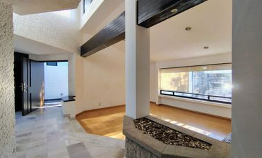 CASA EN RENTA EN JURICA CON ÁREA DE JUEGOS, BAR Y CUARTO DE SERVICIO