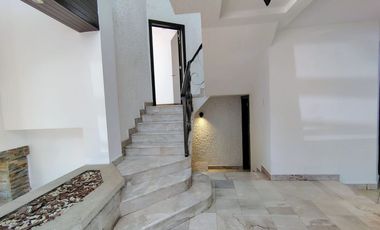 CASA EN RENTA EN JURICA CON ÁREA DE JUEGOS, BAR Y CUARTO DE SERVICIO