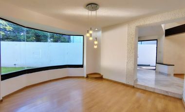 CASA EN RENTA EN JURICA CON ÁREA DE JUEGOS, BAR Y CUARTO DE SERVICIO