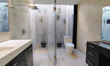 CASA EN RENTA EN JURICA CON ÁREA DE JUEGOS, BAR Y CUARTO DE SERVICIO