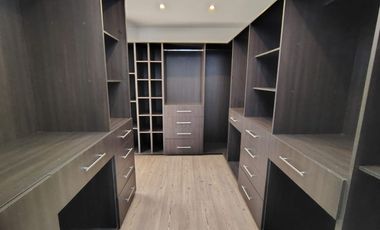 CASA EN RENTA EN JURICA CON ÁREA DE JUEGOS, BAR Y CUARTO DE SERVICIO