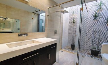 CASA EN RENTA EN JURICA CON ÁREA DE JUEGOS, BAR Y CUARTO DE SERVICIO