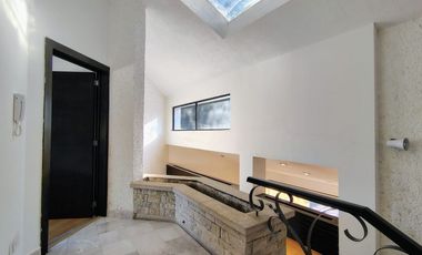 CASA EN RENTA EN JURICA CON ÁREA DE JUEGOS, BAR Y CUARTO DE SERVICIO