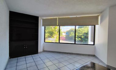 CASA EN RENTA EN JURICA CON ÁREA DE JUEGOS, BAR Y CUARTO DE SERVICIO