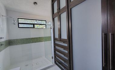 CASA EN RENTA EN JURICA CON ÁREA DE JUEGOS, BAR Y CUARTO DE SERVICIO