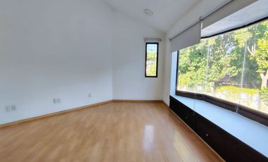 CASA EN RENTA EN JURICA CON ÁREA DE JUEGOS, BAR Y CUARTO DE SERVICIO