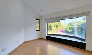 CASA EN RENTA EN JURICA CON ÁREA DE JUEGOS, BAR Y CUARTO DE SERVICIO